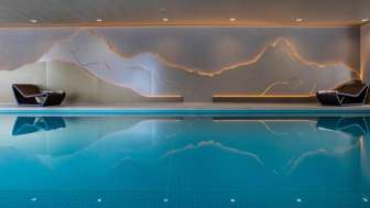 Schwimmbecken
