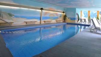 Schwimmbecken