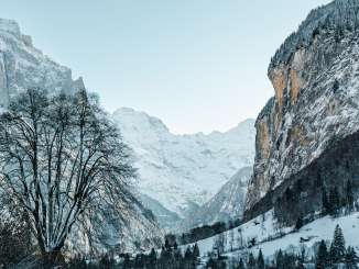Das Dorf Lauterbrunnen im Winter.