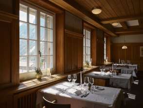 Restaurant ohne Personen im Grimsel Hospiz.