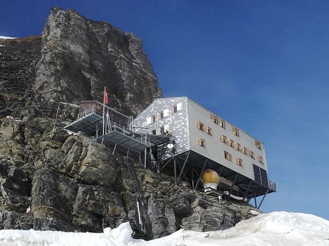 Cabane du Mönchsjoch