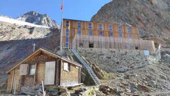 Cabane Finsteraarhorn CAS