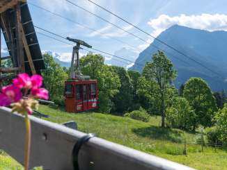 Ankunft der Gondelbahn von Isenfluh in Sulwald an einem herrlichen Sommertag.