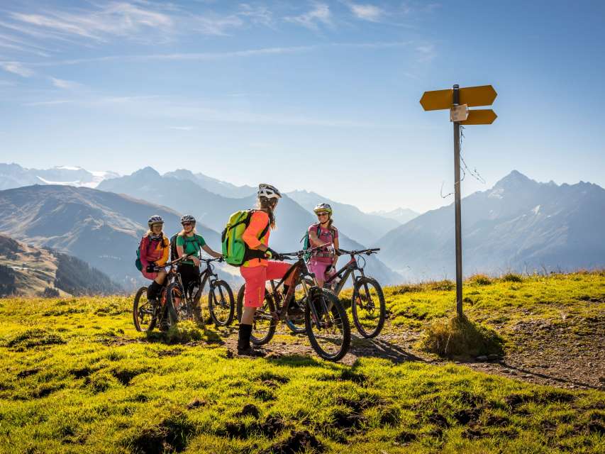 Auf zwei Räder durch den Herbst