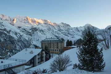 Mürren mit Panorama im Abendrot.